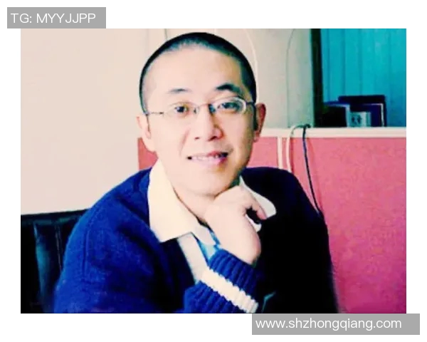 足球明星太太李凡的生活揭秘与背后的故事分享